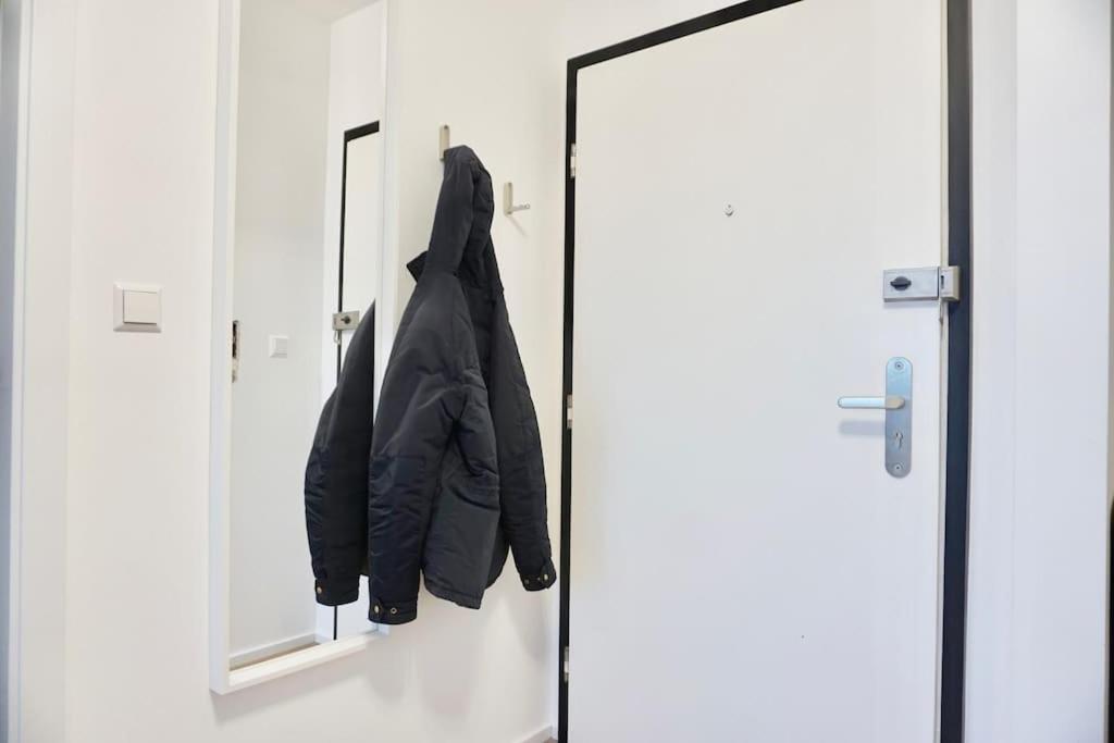Neu Modernes Apartment In Top Lage, Free Parking Max 1,65M Hoehe Und 1,8M Breite Karlsruhe Exterior foto