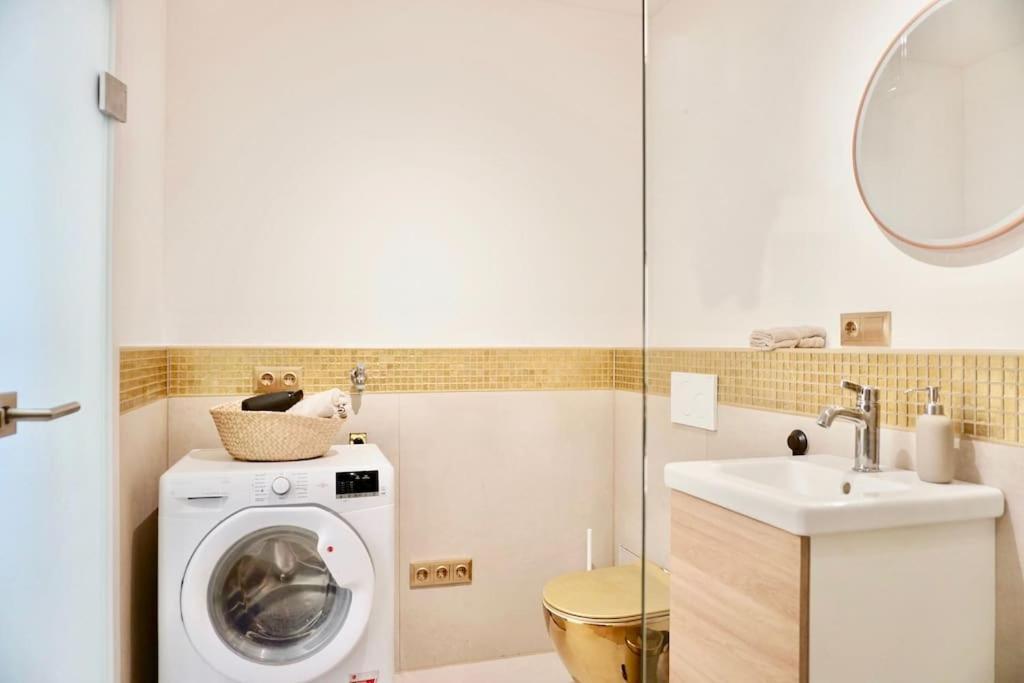 Neu Modernes Apartment In Top Lage, Free Parking Max 1,65M Hoehe Und 1,8M Breite Karlsruhe Exterior foto